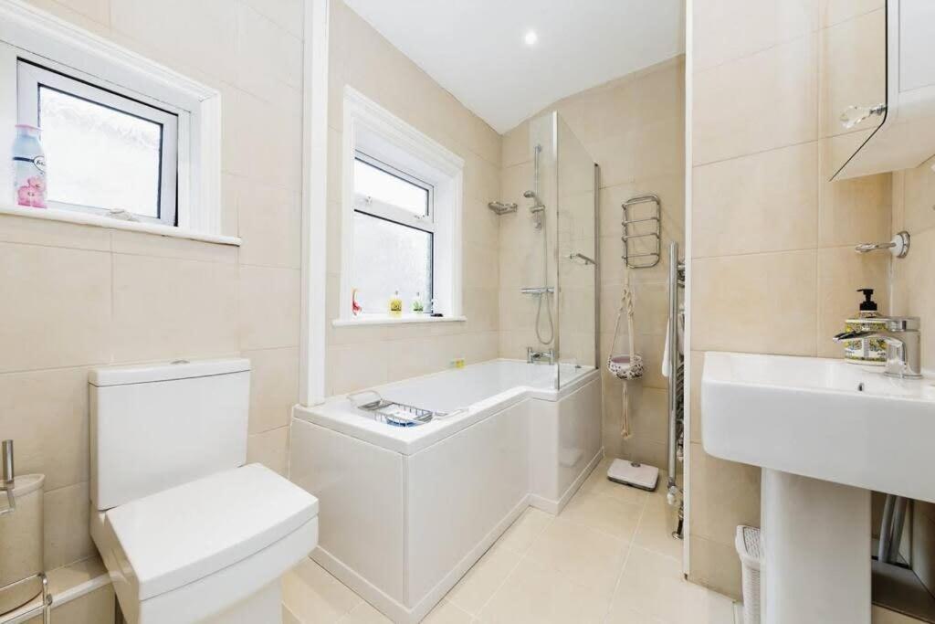Your Chic 3Br Home Comfort And Style In 伦敦 外观 照片